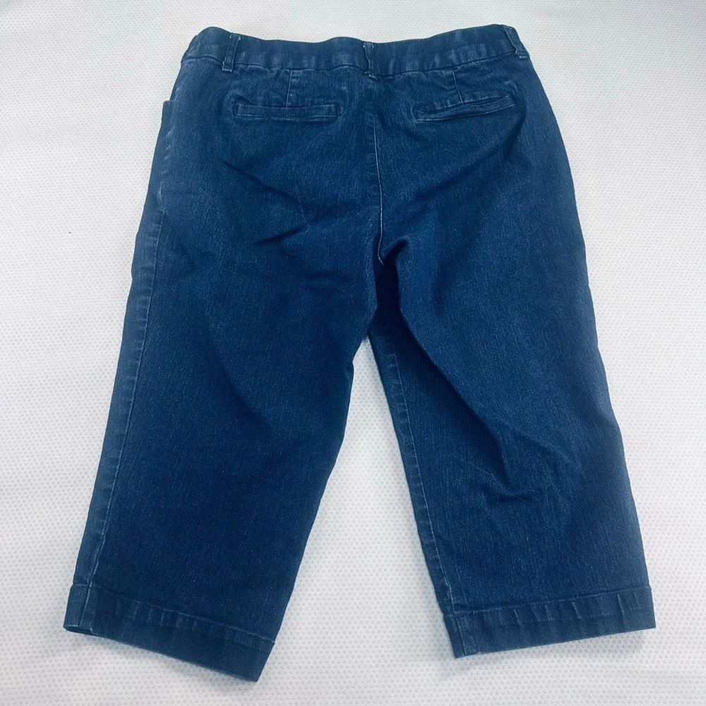 St. Johns Bay Petite Womens 8P Denim Capri Pants Blue Comfortable Classic Fit